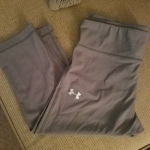 Sz M UnderArmour capris